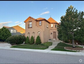 Building Photo - Beautiful Executive Home