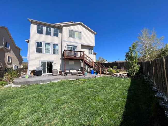 Building Photo - 4 Bedroom Home close to Peterson SFB