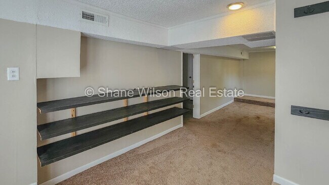 Building Photo - 1114 Rockway Dr