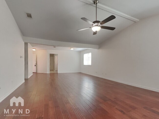 Building Photo - 9716 Meadowheath Dr