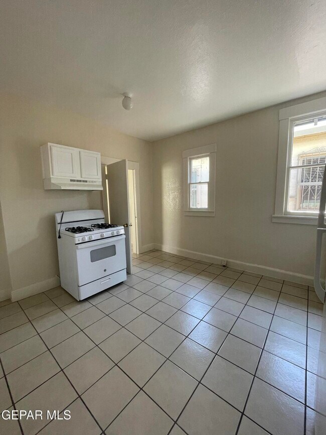 Building Photo - 1518 Lawton Dr
