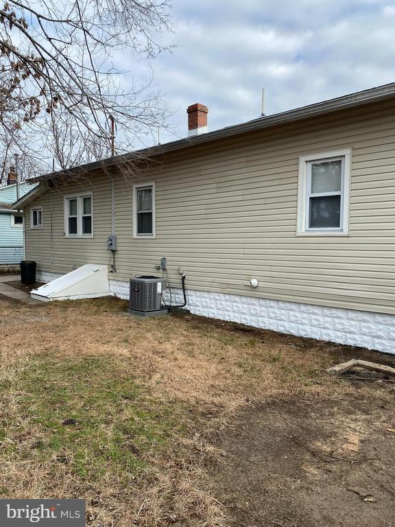 Building Photo - 258 Birch St