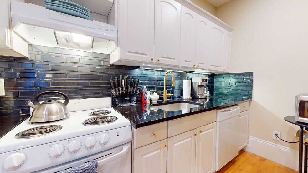 Primary Photo - 290 Beacon St