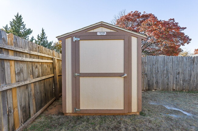 Building Photo - Newly Remodeled Modern 2 bedroom with a garage