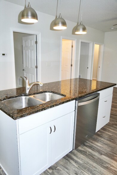 Building Photo - 2310 E St Vrain St