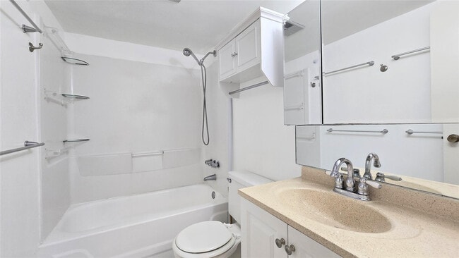 Building Photo - 8421 Lagos De Campo Blvd