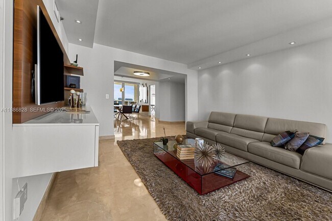 Building Photo - 19333 Collins Ave