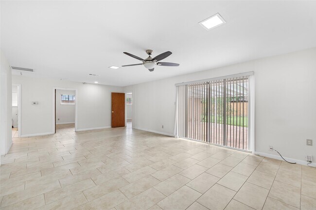 Building Photo - 4135 Levonshire Dr