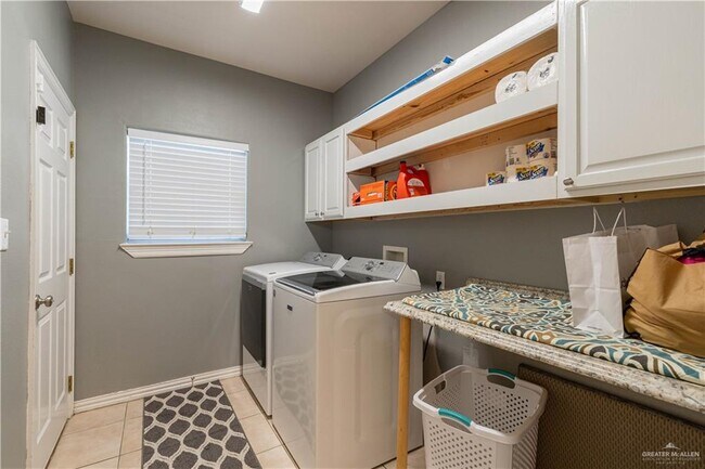 Building Photo - 31 El Jardin St