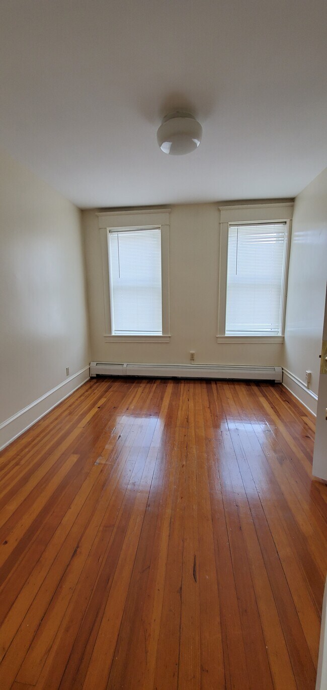 Middle bedroom - 21 Walter St
