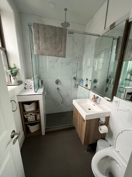 Building Photo - 2854 N Racine Ave