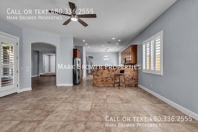 Building Photo - 3732 S Halsted Dr