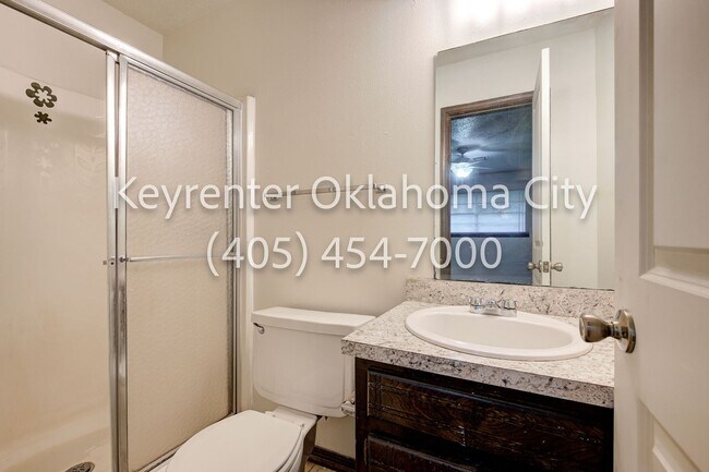 Building Photo - 920-922 SW 97th St Duplex