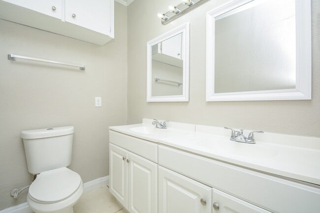 Building Photo - 2109 Pomona Dr