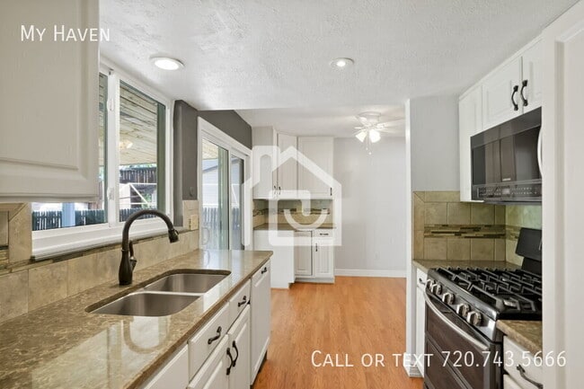 Building Photo - 10815 W Alamo Pl