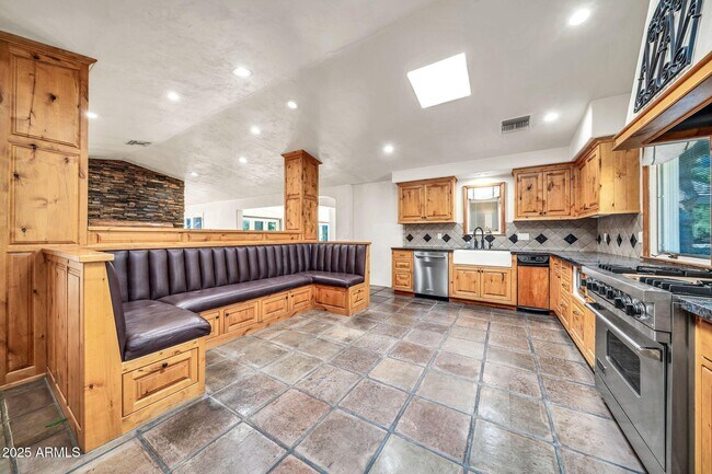 Building Photo - 4531 E Quartz Mountain Rd