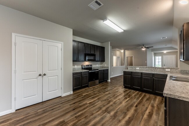 Building Photo - 207 Black Bear Dr