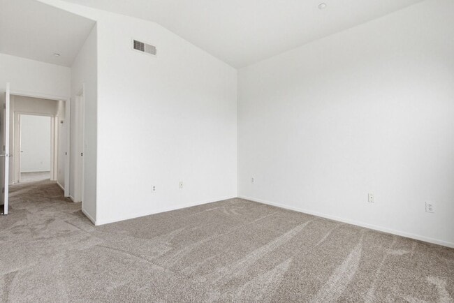 Building Photo - Oceanside - Pelican Cove Townhouse!