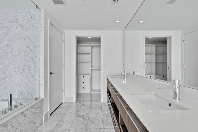 Building Photo - 3131 NE 7th Ave