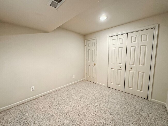 Building Photo - Fantastic 4 Bed 3.5 Bath Colonial Home Sitting On A Large Private Lot In Desired Old Bridges Estates