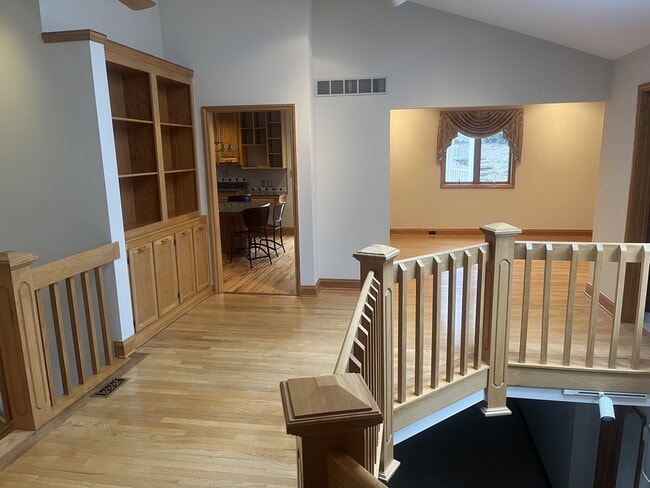 Building Photo - 180 Eleanor Dr