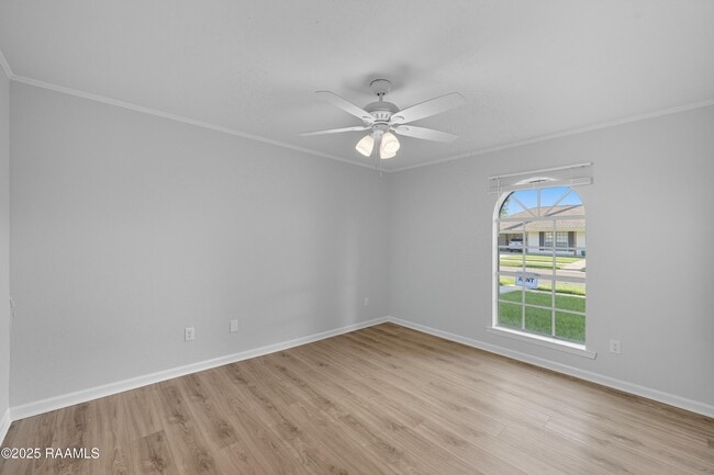 Building Photo - 119 Canada Dr