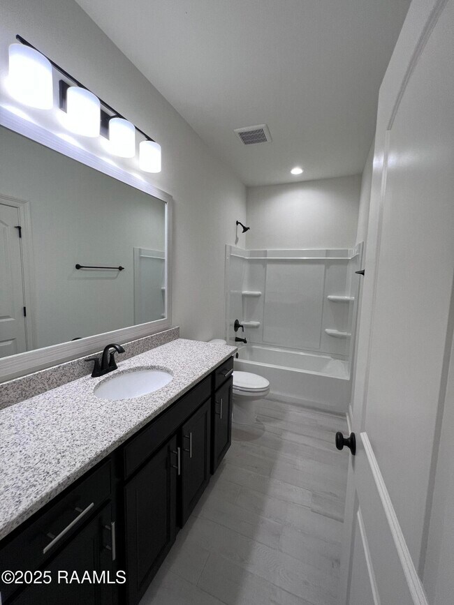 Building Photo - 107 Tenor St