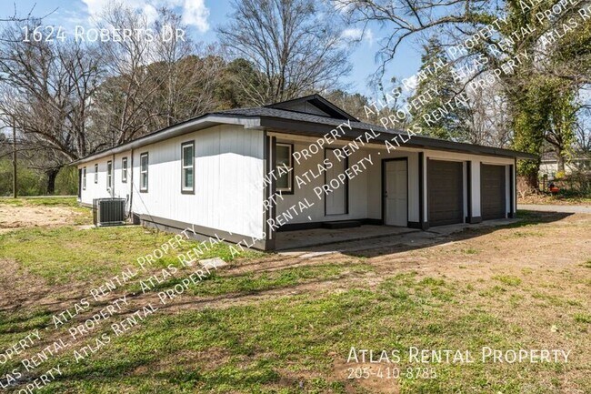 Building Photo - 1624 Roberts Dr