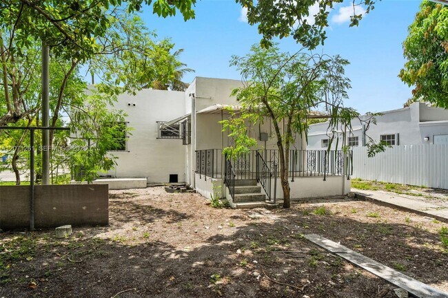Building Photo - 1227 NW 27th St