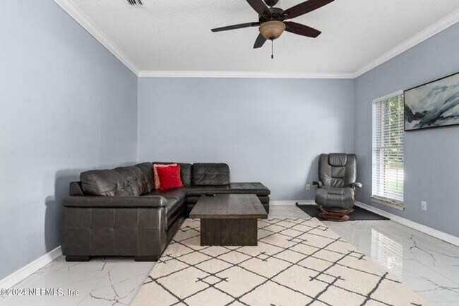 Building Photo - Fully Furnished Home
