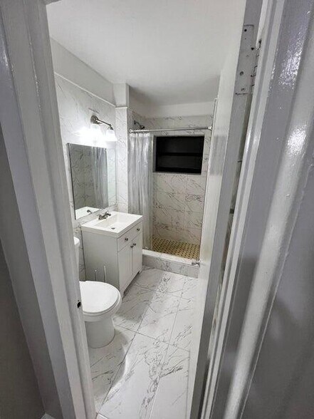 Building Photo - 340 W Blue Heron Blvd