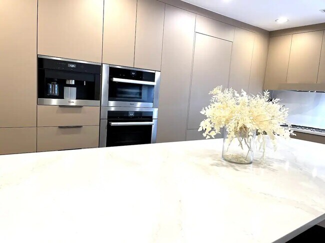 Building Photo - 1907 Maginn Dr