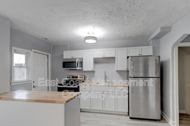 Building Photo - 4909 Edgemere Ave