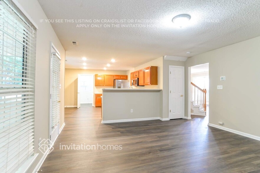 Building Photo - 106 Pebble Creek Crossing