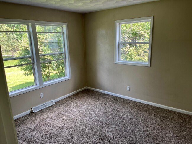 Building Photo - 12087 S Sherman Lake Dr