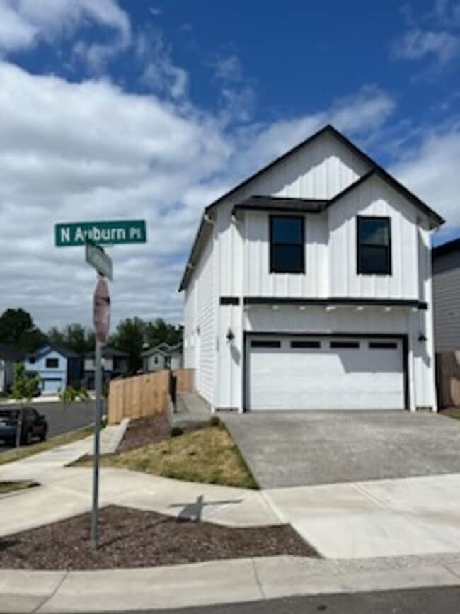 Building Photo - Brand new 3 bedroom single family home in a fantastic location!