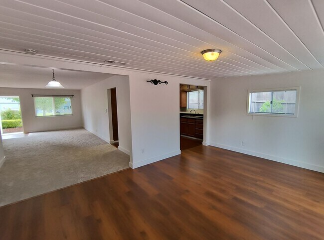 Building Photo - Darling Home on Darlene!