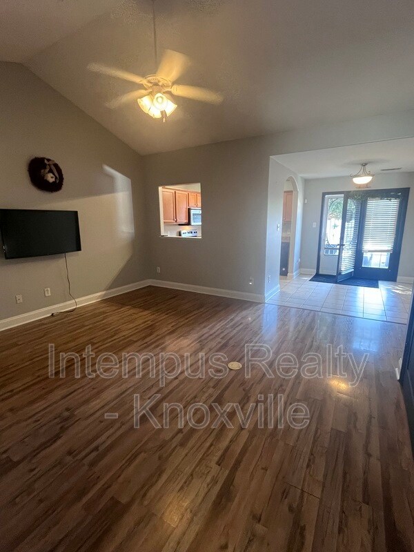 Building Photo - 1420 Hazelgreen Way