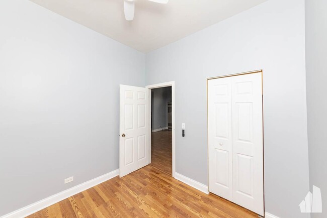 Building Photo - 3 bedroom in Chicago IL 60657