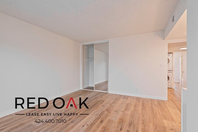 Building Photo - 511 N Kenmore Ave