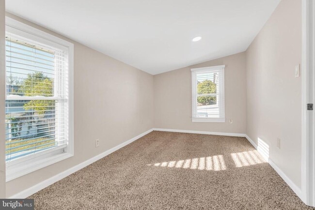 Building Photo - 19 Pleasant St