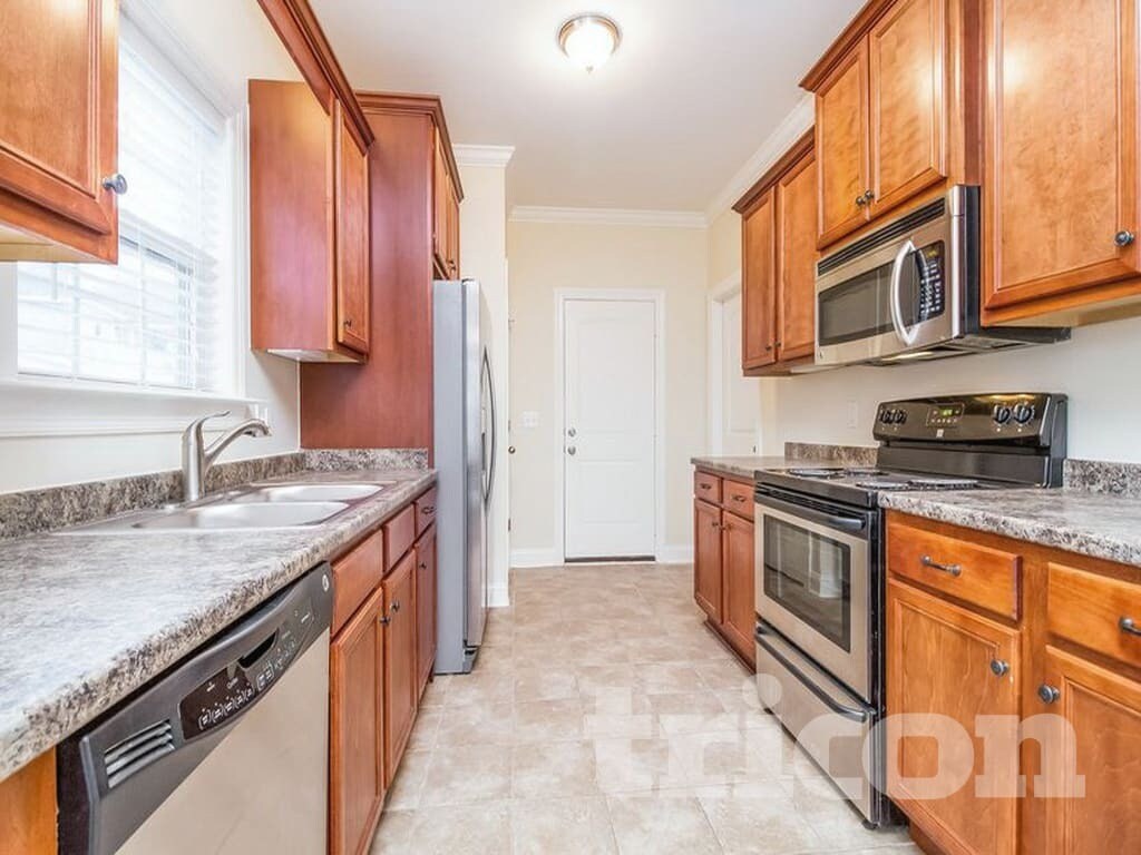 Building Photo - 1527 Dewsbury Dr