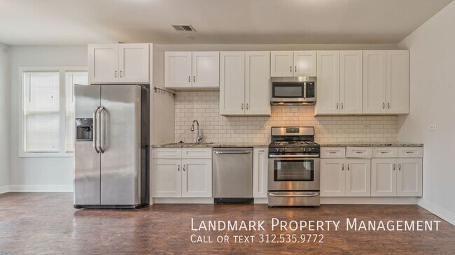 Building Photo - 2833 N Avers Ave