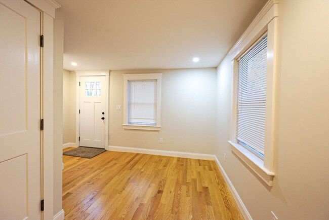 Building Photo - 85 Oak St