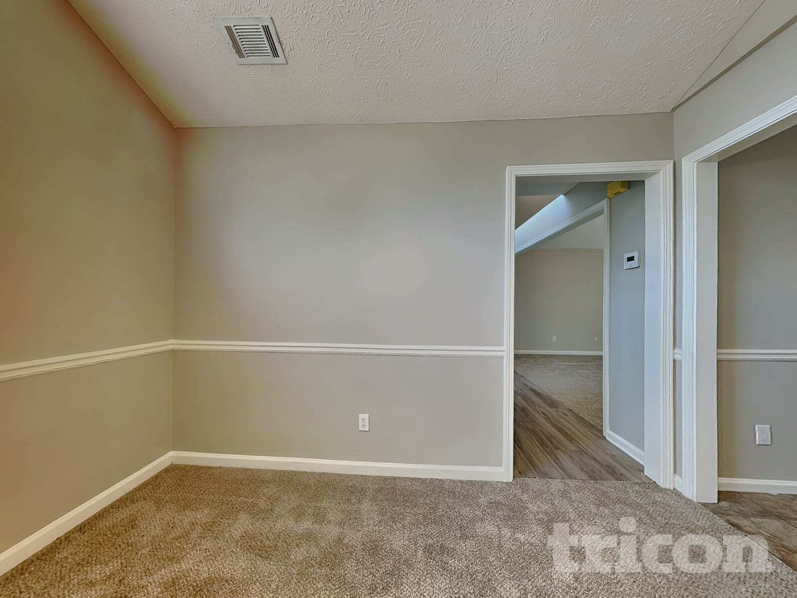 Building Photo - 2051 Meadowglen Ln