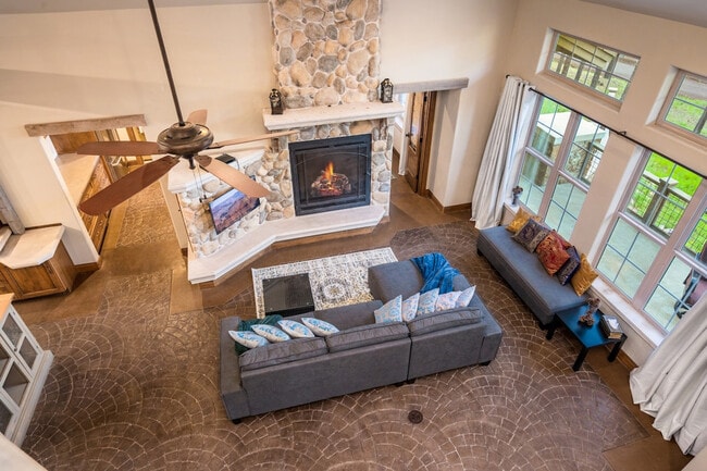 Building Photo - 4955 Hidden Hollow Rd