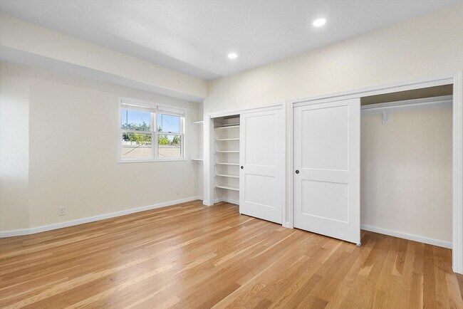 Building Photo - 2026 San Antonio Ave