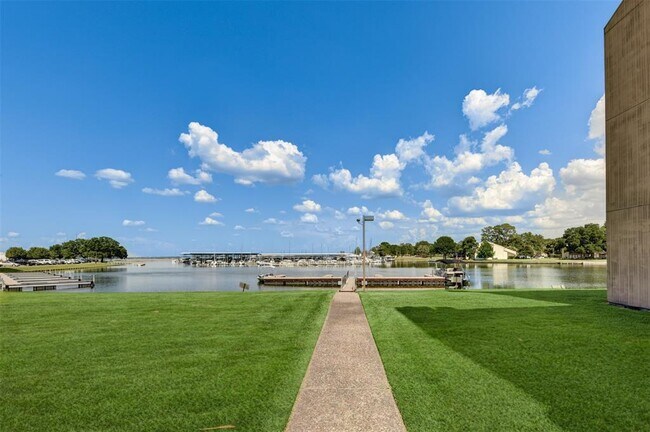 Building Photo - 12600 Melville Dr