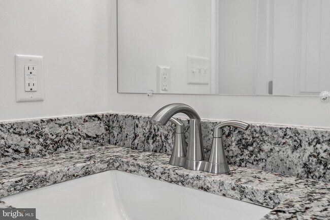 Building Photo - 415 Hadley Ln