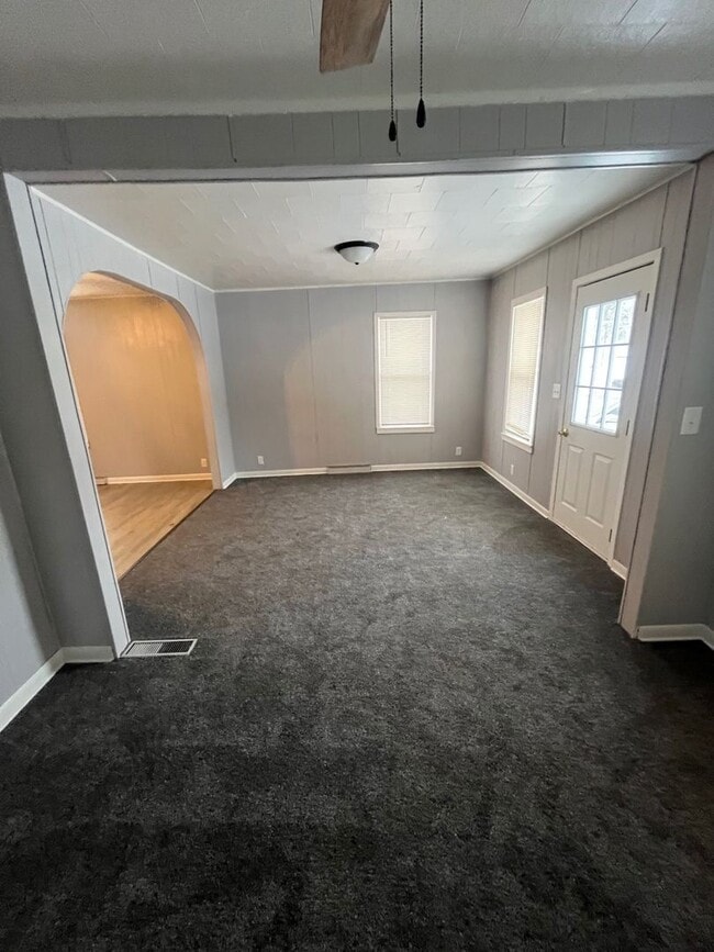 Building Photo - Single Family Home Available!